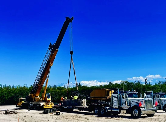 crane lifting large heavy haul onto a gold coast hauling truck